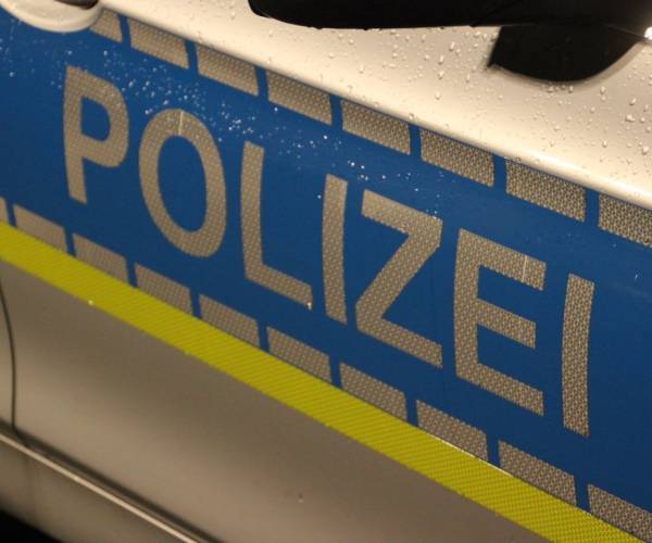 Bockenheim: Schaufenster eingeschlagen und Beute gemacht